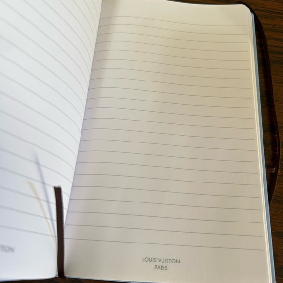 Louis Vuitton Jane New York Notebook with Vivienne as Lady Liberty. - Picture 4 of 7